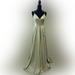 Women's green sparkle floor length gown adjustable straps and POCKETS medium